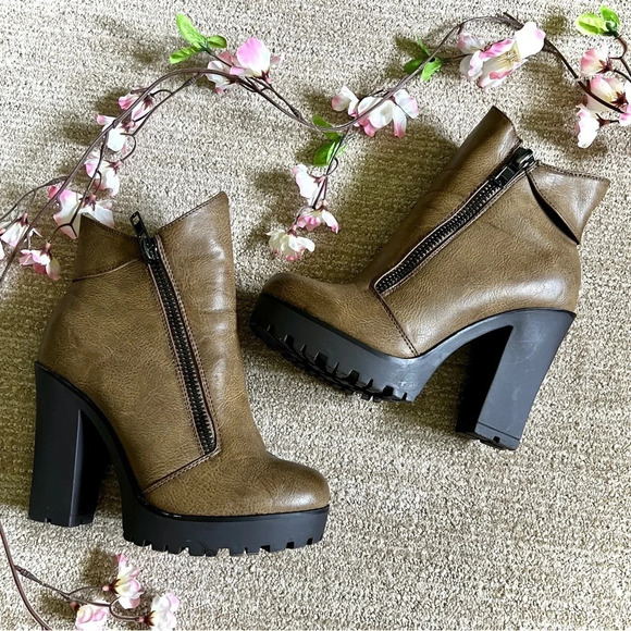 2 Lips Too Camel Platform Zipper Bootie - Size 6.5 - Picture 1 of 6